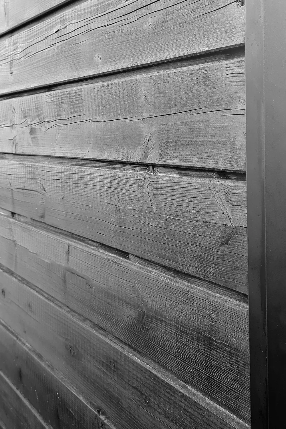 Planches de palissade noires